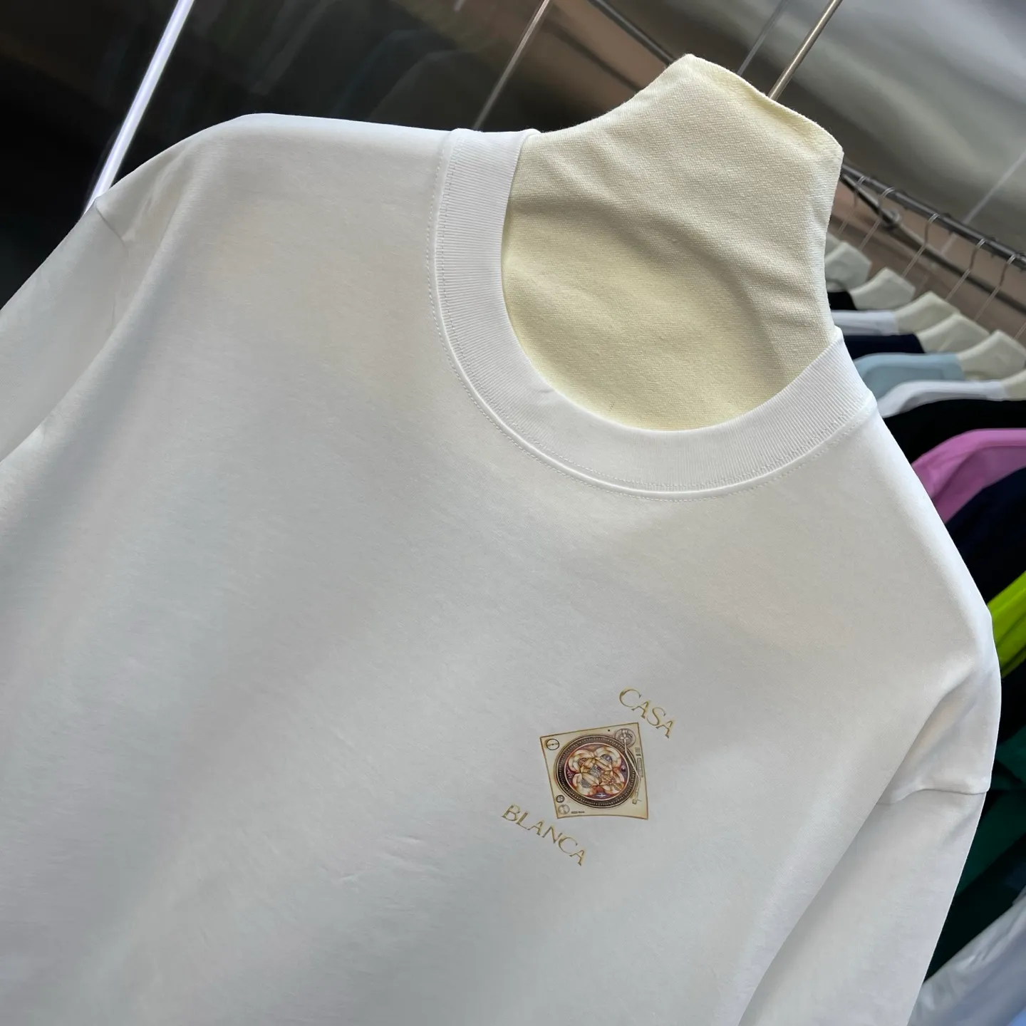 New Arrival Casablanca Casablanca Classic Series printed short-sleeved T-shirt for celebrities. It is made of Xinjiang long-staple cotton ~ grams. The color of the fabric is custom-dyed and will not shrink or fade. It feels comfortable and has a strong texture. A must-have for fashionable men and women, the Classic drop-shoulder wide version is available exclusively in In Stock! Color: White Black Blue Royal Blue Green (5 colors) Size: S M L XL XXL